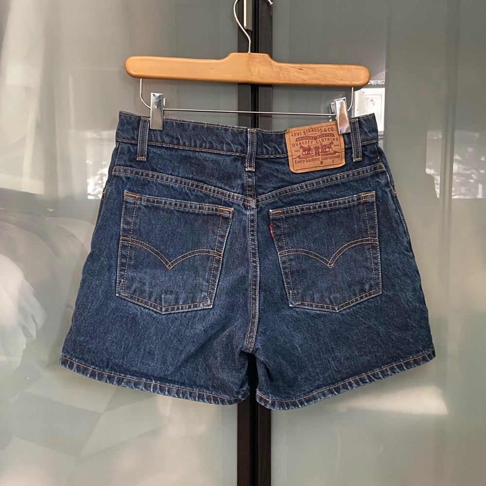 Vintage Levi’s high rise jeans shorts 28 (9 Juniors)